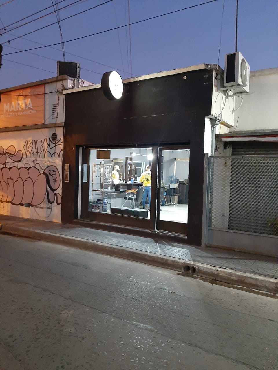 Sesión de tatuaje profesional en Wesotattoo Merlo